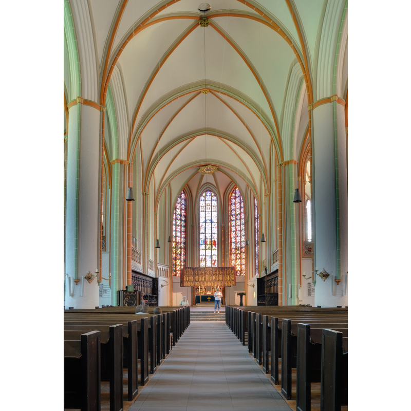 notice the retable with only the internal wings opened
