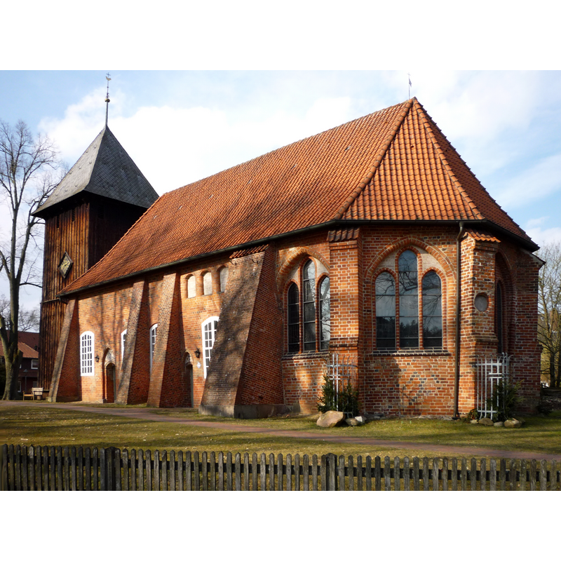 Source caption: "Ev.-Luth. St. Laurentius-Kirche in Müden (Örtze) an der Alte Dorfstraße. Kirche im Stil der Backsteingotik. Ursprung des Bauwerkes um 1185, danach mehrere Umbauten."