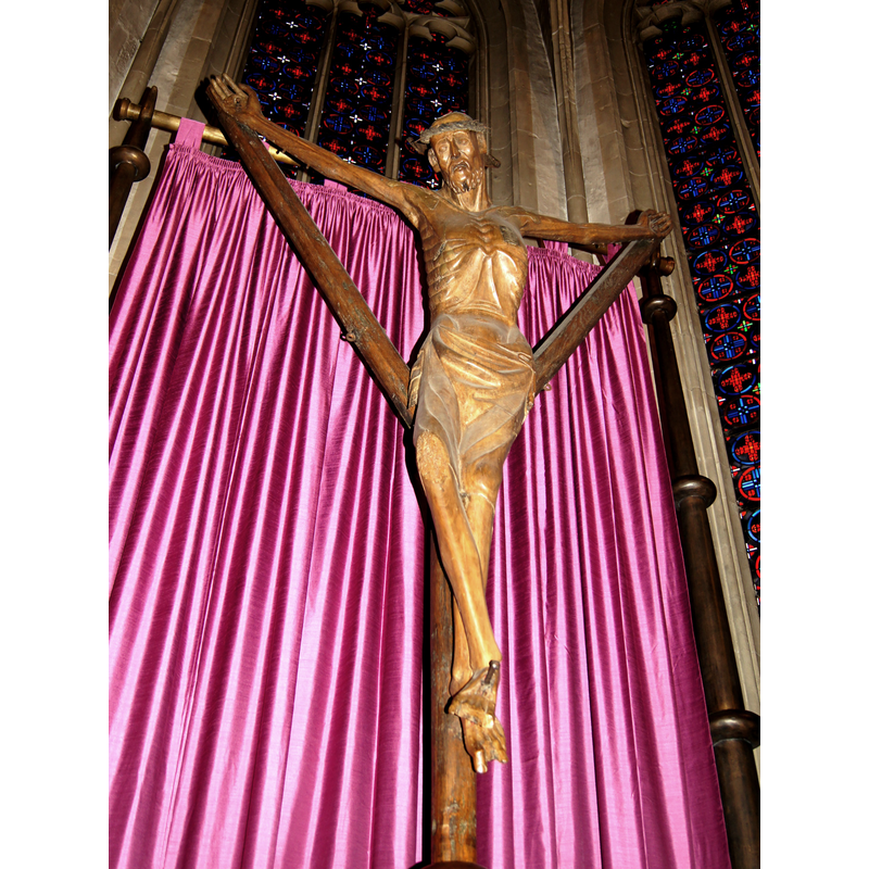 Source caption: "Das Coesfelder Kreuz, ein hölzernes Gabelkreuz aus dem frühen 14. Jahrhundert mit Kreuzreliquie, wird in der Pfarrkirche St. Lamberti in Coesfeld aufbewahrt. Es ist das größte Gabelkreuz Deutschlands und war über Jahrhunderte Anziehungspunkt für Wallfahrer."
