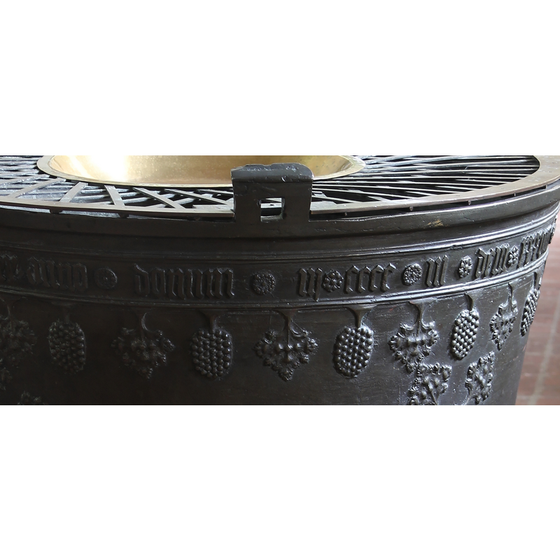notice the the anchoring point for th original font cover lock