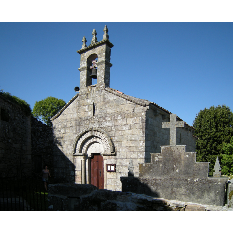 Source caption: "Igrexa de San Salvador de Vilanuñe, Antas de Ulla. Construida a mediados del siglo XII, fue reformada siglos más tarde alterando su factura original. Lo más destacado de la iglesia es su portada occidental."
