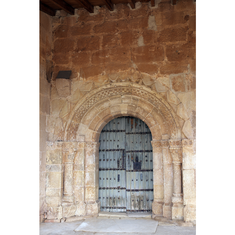 Source caption: "Katholische Pfarrkirche San Vicente Mártir in Vega de Bur (Olmos de Ojeda) in der Provinz Palencia (Kastilien-León/Spanien), Portal".