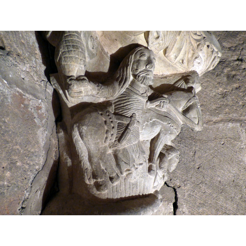 one of two figural capitals behind the retable; this one of Miles Christi [confirmed by Juan Antonio Olañeta in 2018]