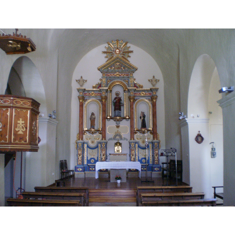 Source caption: "Altar de l'església de Sant Esteve de Tuixent, després de ser restaurat. Abril de 2009".