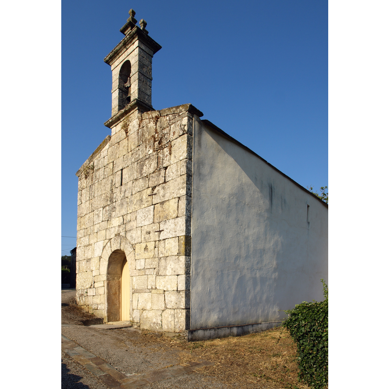 Source caption: "Capela de Loio de As Cortes (Paradela)"