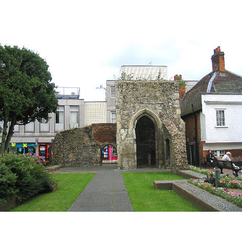 Source caption: "The Chapel of Thomas 'a Becket, High Street, Brentwood. The chapel was built in 1212 and is now a scheduled Ancient Monument and Grade II* listed building. All that remains is part of the tower and parts of the west and north wall."
NEW CHURCH OF ST THOMAS digital photograph taken 8 September 2005 by John Winfield [www.geograph.org.uk/photo/50654] [accessed 15 May 2018]