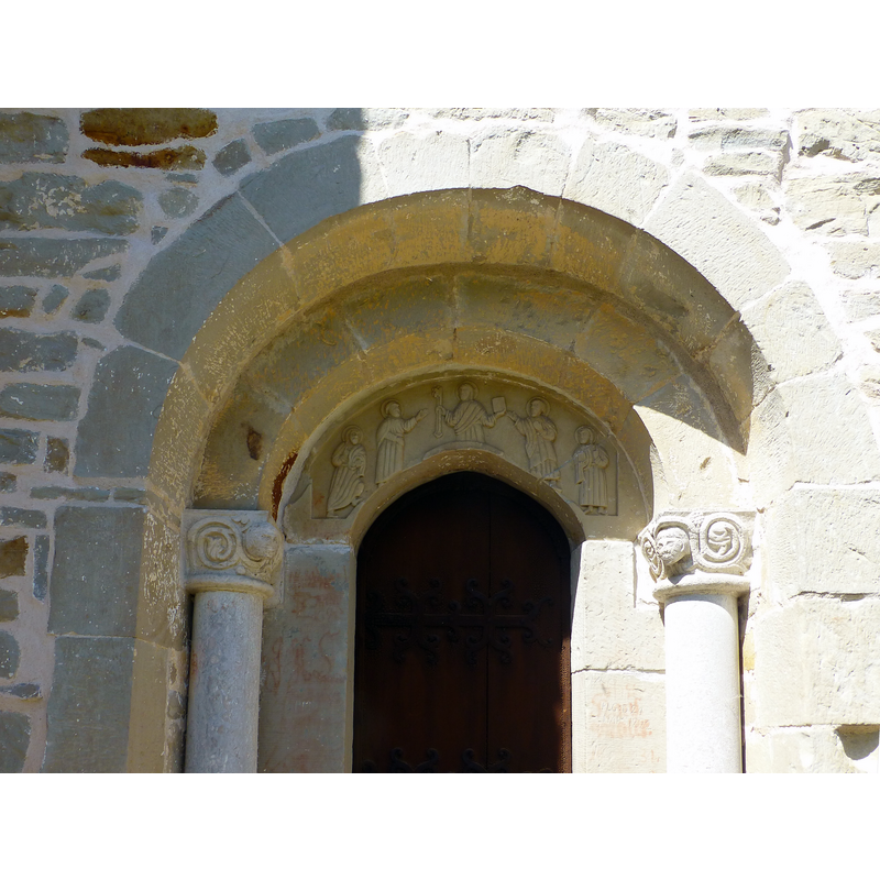 'Korportalen', i.e., opening into the chancel