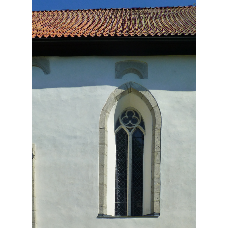 window and friezes located on the shouth wall, between the southwest [nave] and shoutheast [chancel] portals