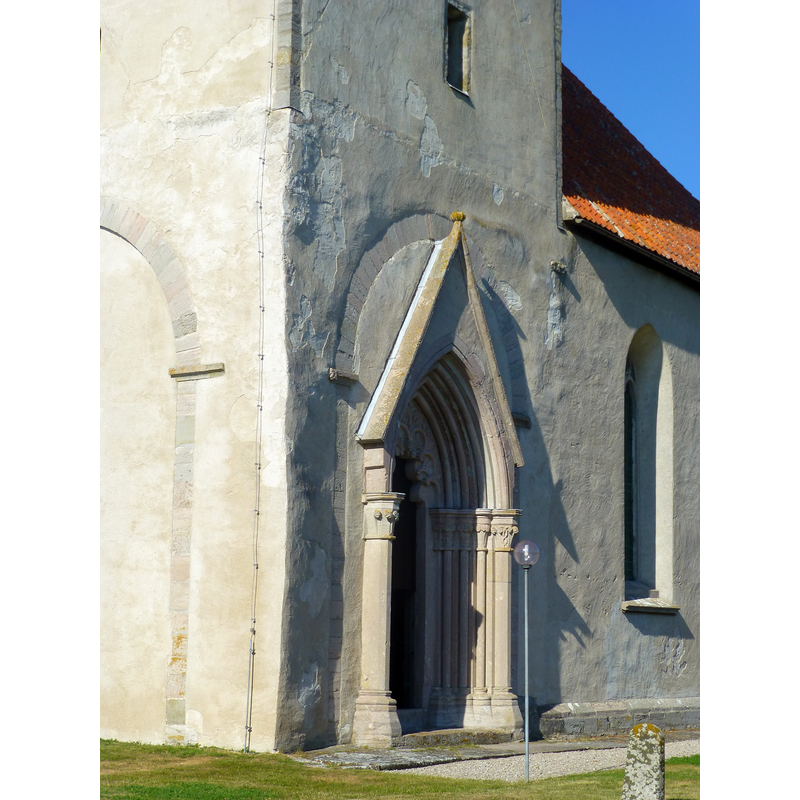 the outlines of the two earlier portals (?) are visible on the west and south sides of the tower
