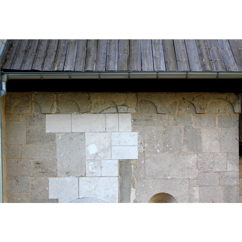 the lighter-coloured stone is from the time of the modern [1950s?] restoration; there had been a large window above it added perhaps in the 19thC