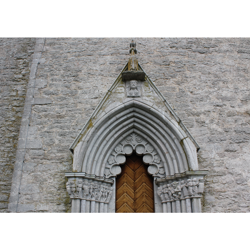 the capitals and friezes on both sides have Biblical scenes carved on them