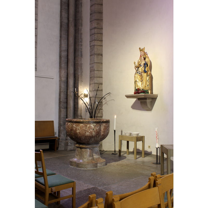 in the 'Dopkapellet', at the east end of the north aisle