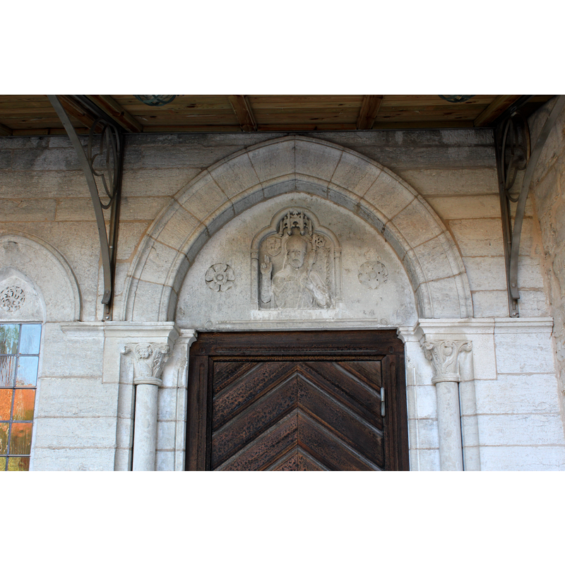 a portal to one of the adjacent buildings to the cathedral