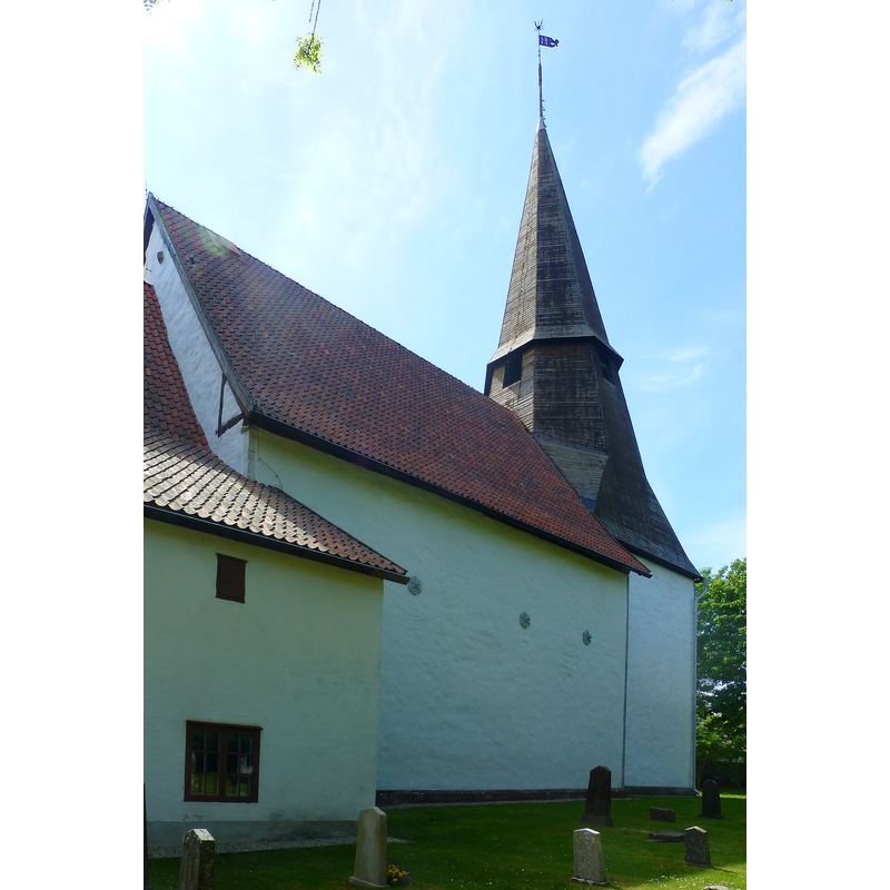 the lower added building is the sacristy