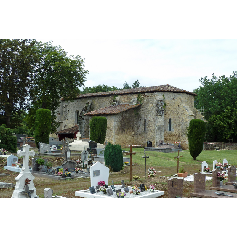 Source caption: "The tower of the Église Saint-Jérôme de Sainte-Meille is hidden behind the trees."