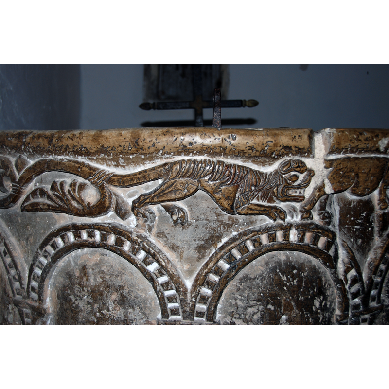 the tail of the dog becomes an acanthus vine [cf. Font notes]