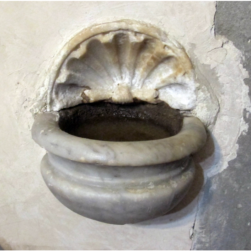 Source caption: "Sagrestia di s. ambrogio, acquasantiera".