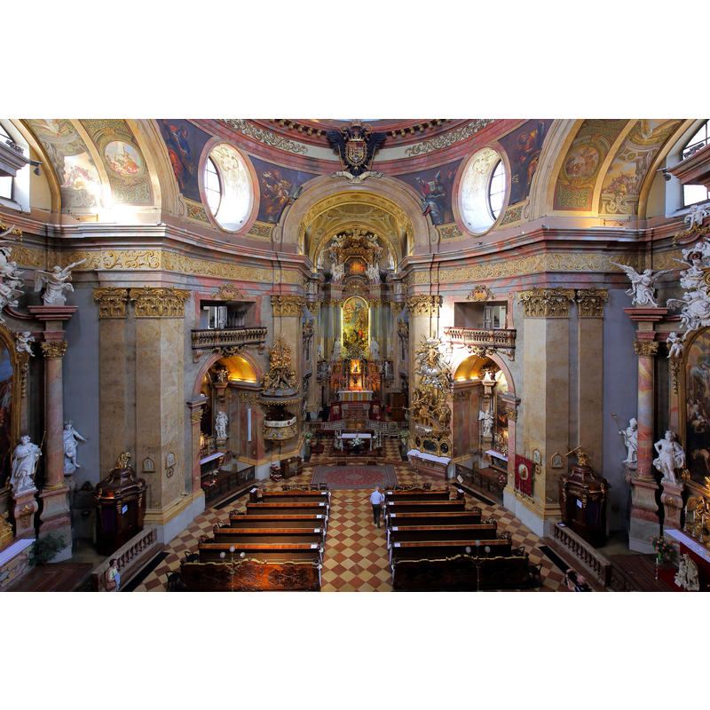 Source caption: "Innenansicht der Rektoratskirche St. Peter in der Bundeshauptstadt Wien. Die Kirche, erster barocker Kuppelbau Wiens, wurde ab 1701 von der Laiengemeinschaft Der Bruderschaft der Allerheiligsten Dreifaltigkeit errichtet (ab 1703 nach Plänen von Johann Lucas von Hildebrandt) und 1733 vollendet sowie geweiht. Die barocke Ausstattung stammt von bedeutenden Künstlern wie Matthias Steinl, Johann Michael Rottmayr und Martino Altomonte."