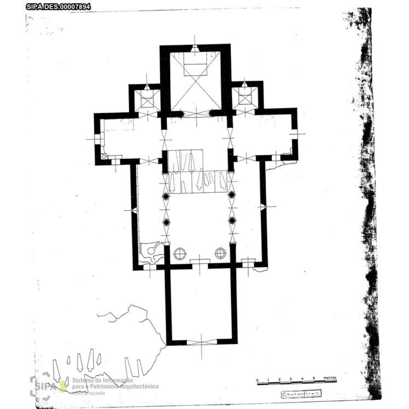 this plan shows the location of the three fonts: the sunkeb one at the west end of the north aisle, and the two pedestal fonts at the corners of the west end of the nave