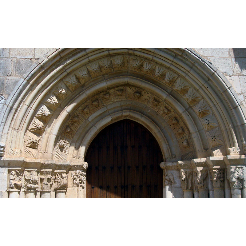 [NB: the southeast portal was originally from the ruined church of nearby Ochate / Otxate, later built into the south side of this church to the right [east] of the original]