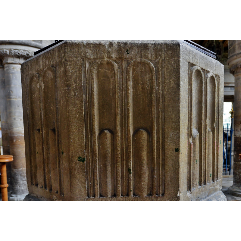 the re-cut basin showing the 17thC (?) ribbed pattern