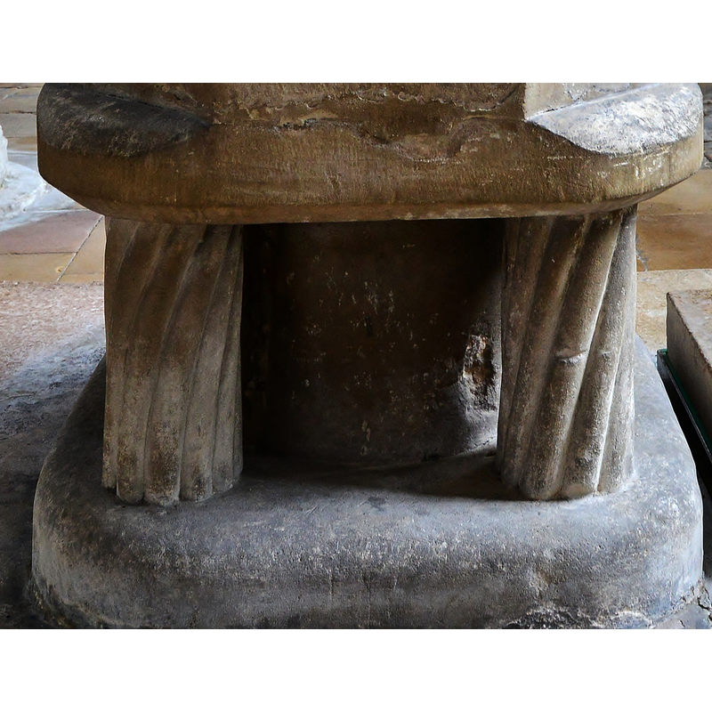 on the outer shafts of the base -- the bottom corners of the basin above show the re-cutting of the 17thC