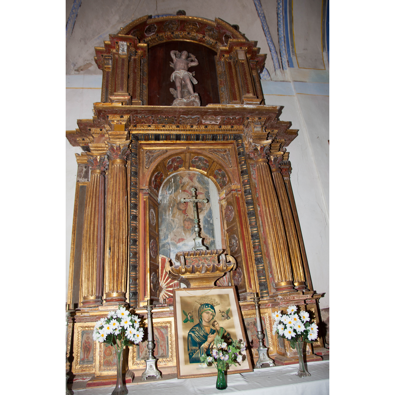 of one of the side chapels
