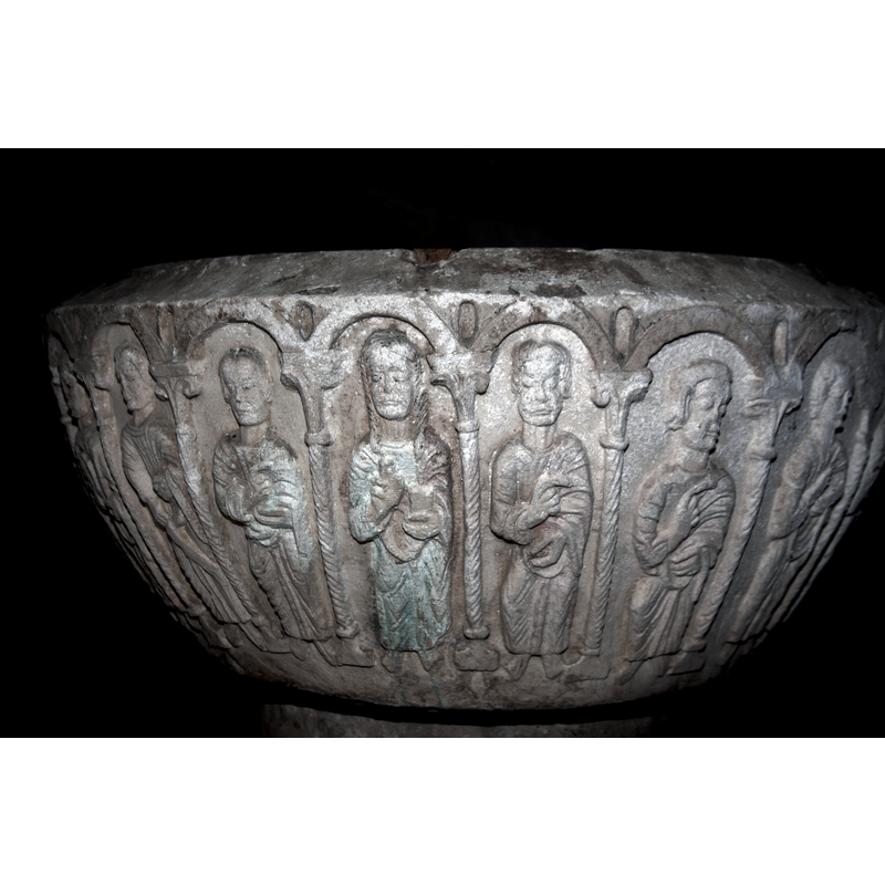 who is the figure in the centre arch? one source suggests it may be Christ