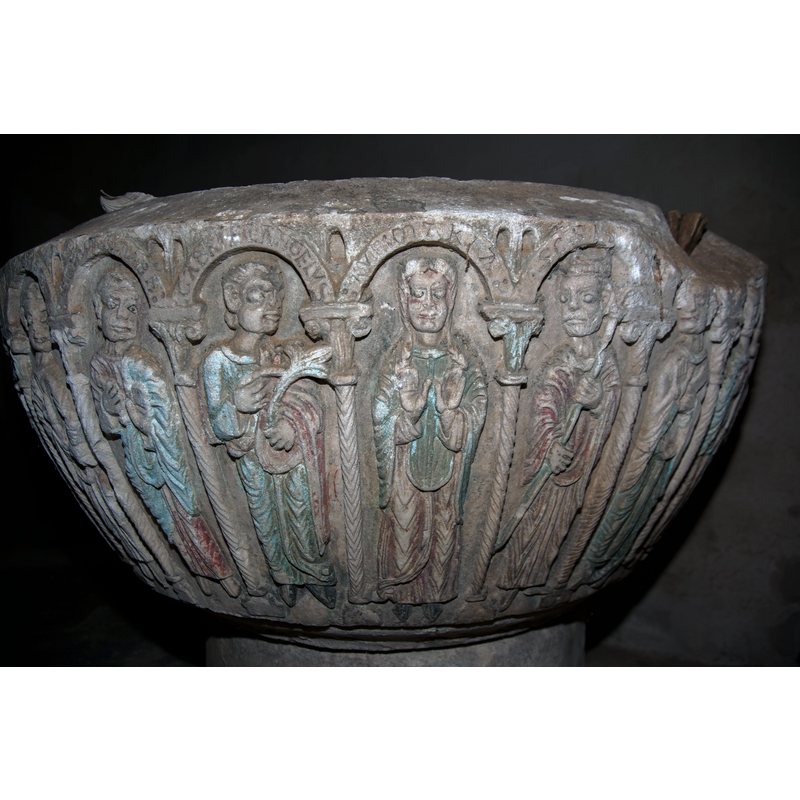 notice the different patterns of the slender colonnettes and the details on the capitals and bases, the latter much simpler