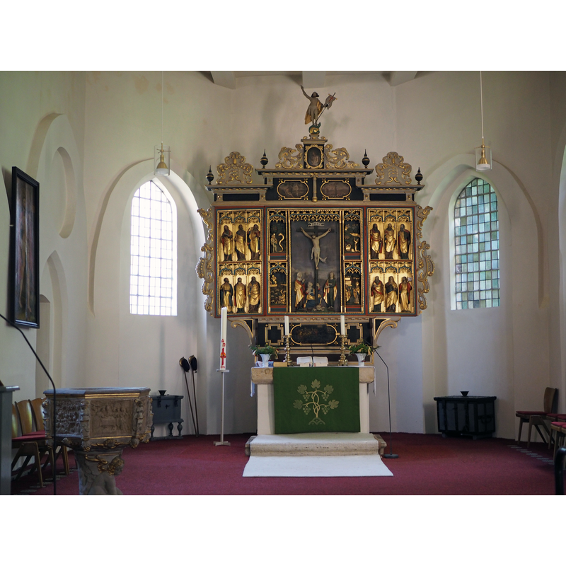 includes the font in the foreground, left [north] side