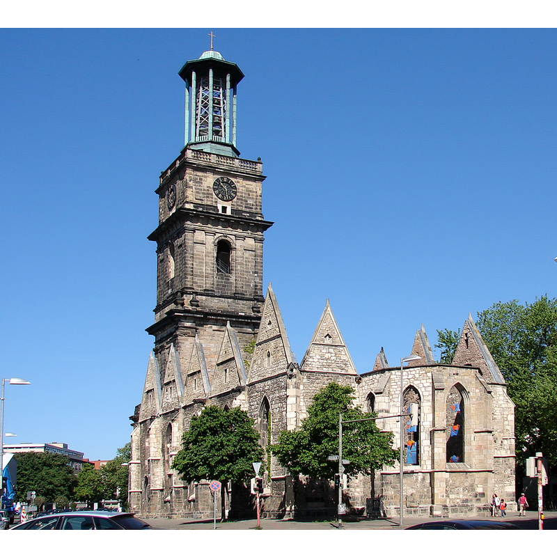 Source caption: "Die Aegidienkirche ist eine im 14. Jahrhundert entstandene Kirche in Hannover. Die östlichste der drei Altstadtkirchen (die beiden anderen sind Marktkirche und Kreuzkirche) wurde benannt nach dem Heiligen Ägidius, einem der 14 Nothelfer. Sie befindet sich in der Altstadt nahe dem Aegidientorplatz an der Ecke Breite Straße und Osterstraße. 1943 wurde die Kirche bei den Luftangriffen auf Hannover durch Bomben zerstört."