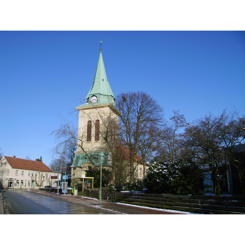 Source caption: "Die Dionysiuskirche im Stadtteil Lehe von Bremerhaven. Blick von der Langen Straße."