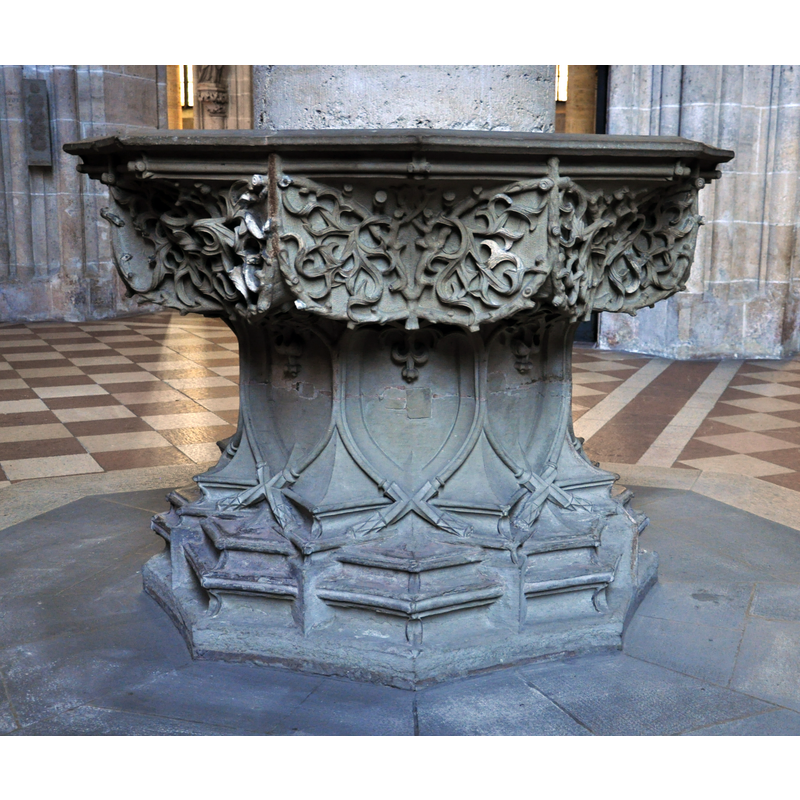 Source caption: "Ulm, Ulmer Münster, Weihwasserbecken (spätgotisch, 1507)"