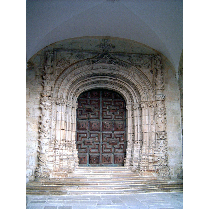the main portal, part of the Manuelino-style west façade