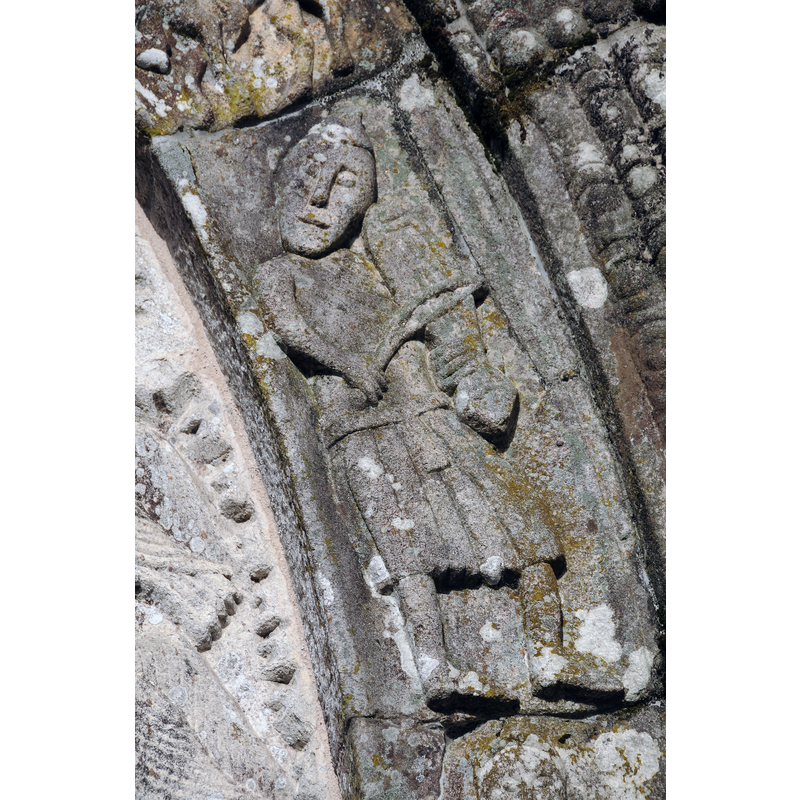 a fiddler in the west portal of the Romanesque church in May 2010