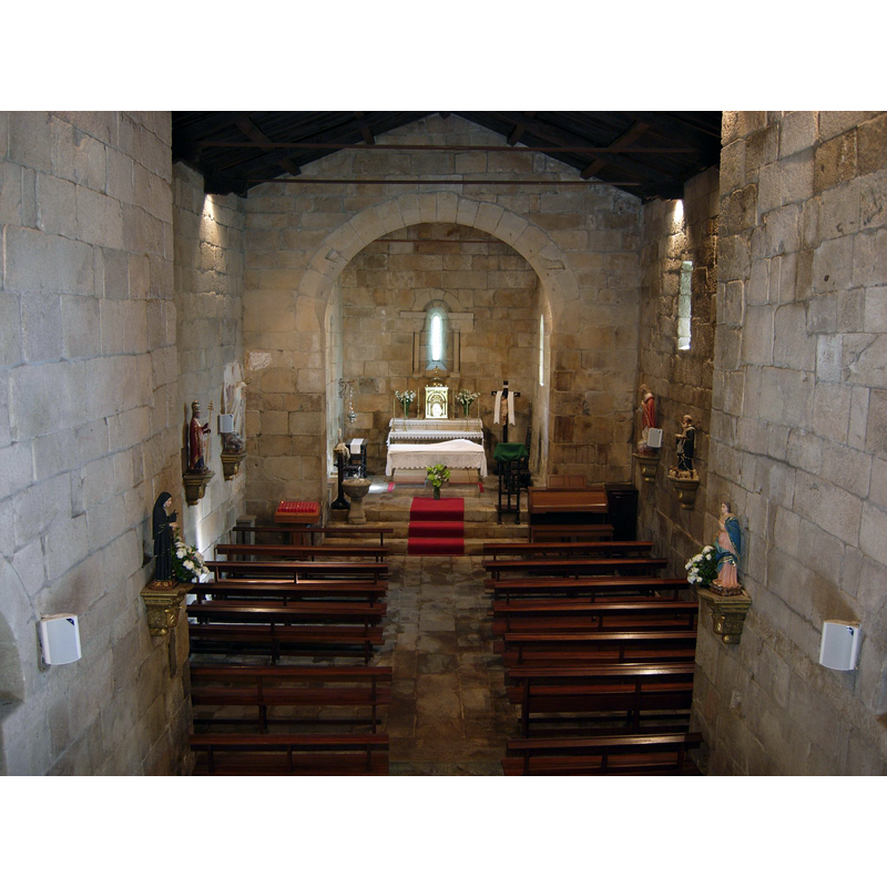 Source caption: "Vista del interior de la iglesia desde el coro alto."