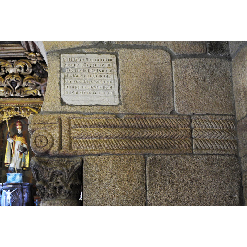 Souce caption: "Präromanische Kirche São Pedro in Balsemão, einem zur Stadt Lamego gehörenden Ort im Distrikt Viseu in Nordportugal, verzierte Kämpferkonsole".