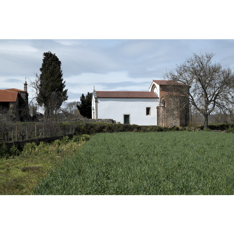 Source caption: "Ehemalige Benediktinerabteikirche in Castro de Avelãs, einer Freguesia von Bragança in der Região Norte (Portugal)"