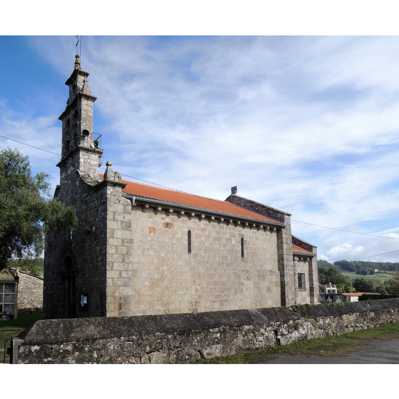 Source caption: "Construida en la segunda mitad del siglo XII, es de planta de nave única y ábside rectangular."