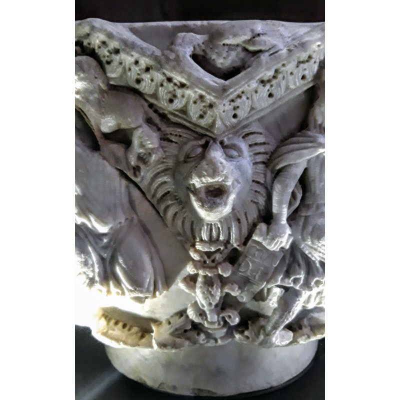 maned lion-head like motifs between the figures of the months; they show different expressions in the different positions