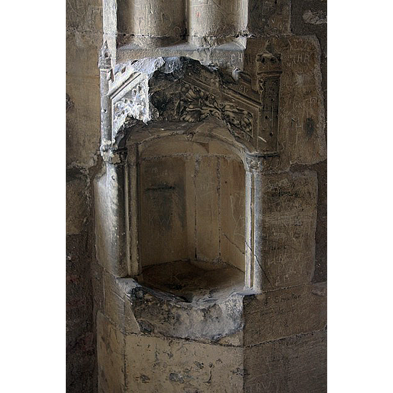 Source caption: "Decorated piscina in the oriel window of the great hall of Thornton Abbey gatehouse".