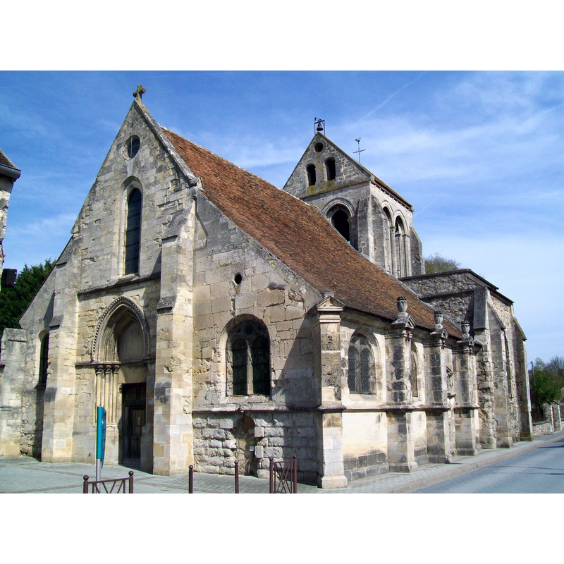 Source caption: "L'église Saint-Étienne de Fosses (95), vue depuis le sud-ouest. Le bas-côté sud a été construit dans le style de la première Renaissance."
