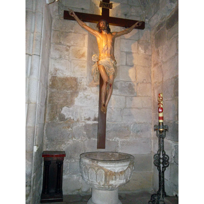 Source caption: " Iglesia parroquial de Santiago Apóstol, en A Coruña (Galicia), España. Situada en el casco antiguo de la ciudad, se edificó este templo románico en la segunda mitad del siglo XII."