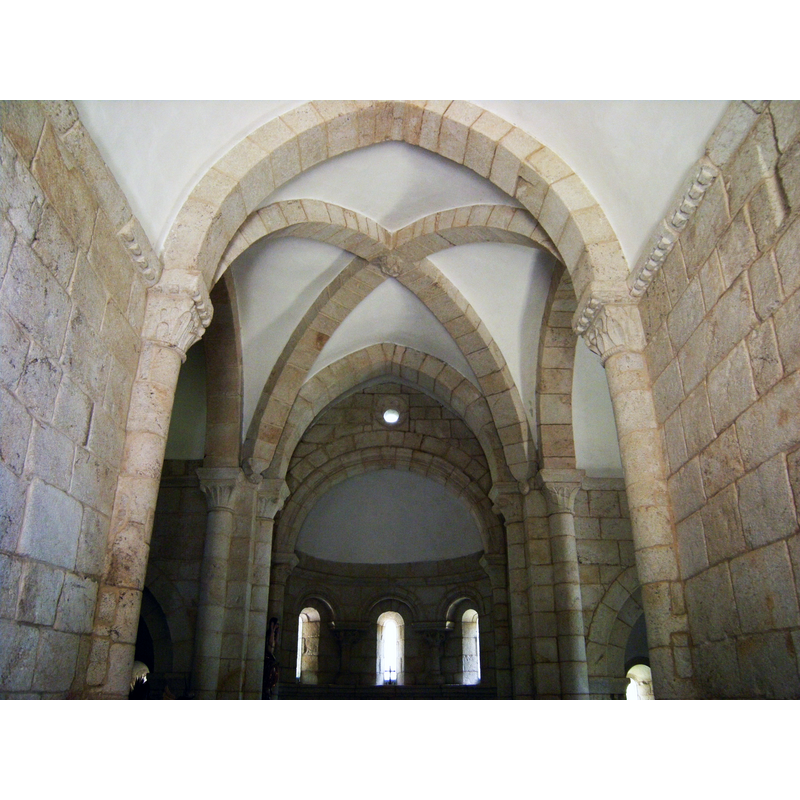 Source caption; "Nave y crucero, con la capilla mayor al fondo."