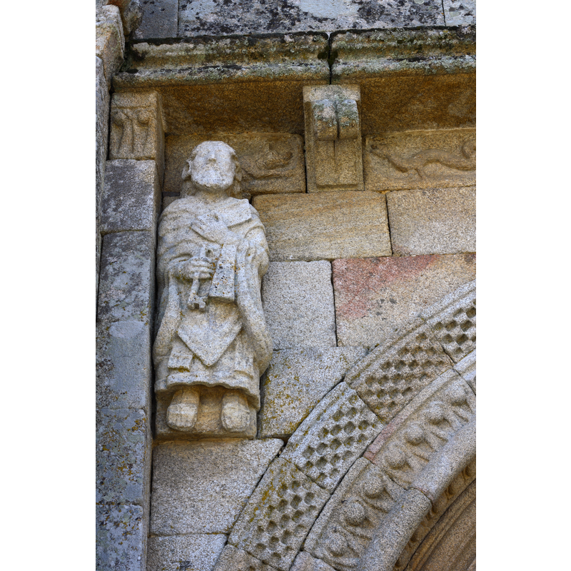 Source caption: "Westportal mit der Skulptur des Apostels Petrus".