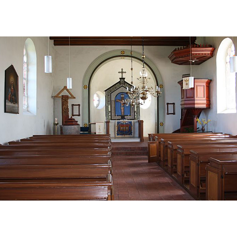the font is partially visible at the far [east] end, left [north] side