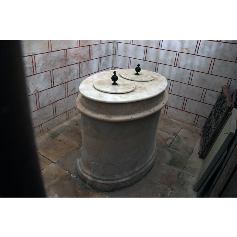 this font is modern; exact date unknown (the priginal font of this church is reported in 1974 and 1978 in a museum in Chauvigny)