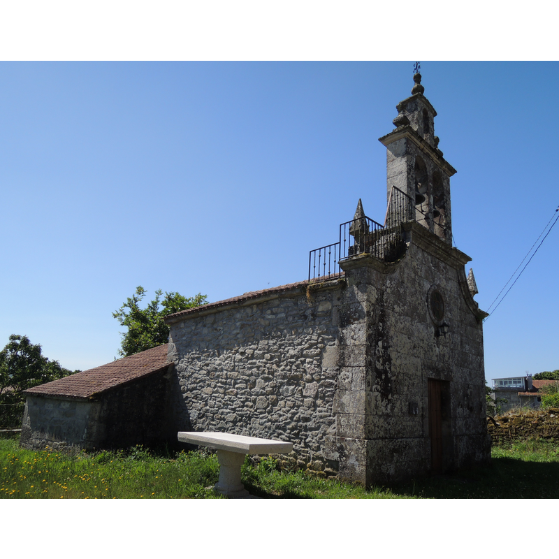 Source caption: "Iglesia de San Vicente da Grade, Chantada. Iglesia de origen románico muy transformada en el siglo XVIII."