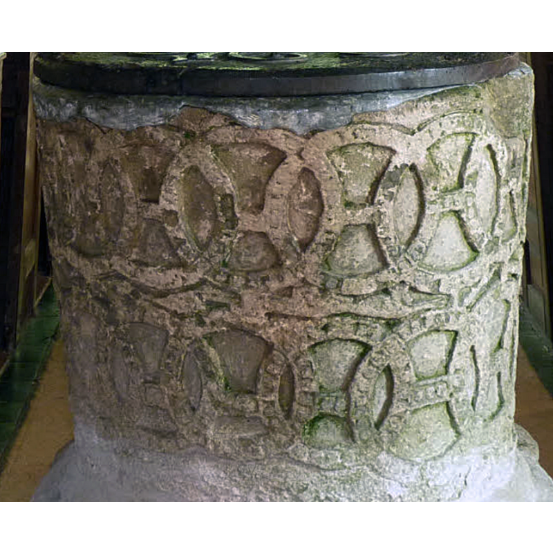 the old lead lining wraps around the upper rim in some areas
