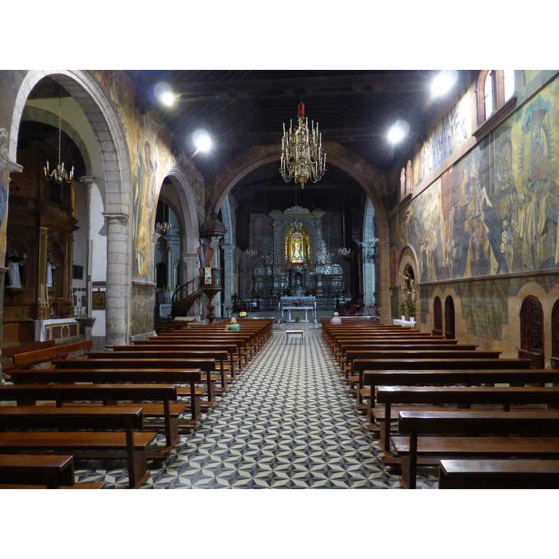 Source caption: "Interior de la iglesia de Santo Domingo de Guzmán (San Cristóbal de La Laguna). Construcción del siglo XVI, hacia el año 1527. En cambio, las pinturas murales son del siglo XX."